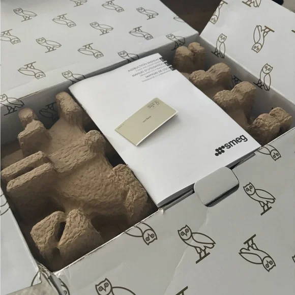 **SOLD**Smeg White Toaster with Gold Accents - Picture 5 of 10